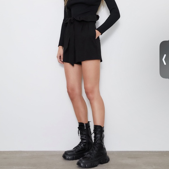 Zara Black Paperbag Shorts High
Waisted Size L NEW - Picture 1 of 10
